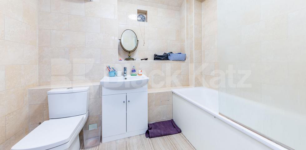 			GOOD FOR 2 SHARERS!, 2 Bedroom, 1 bath, 1 reception Flat			 Chalton Street, CAMDEN / EUSTON